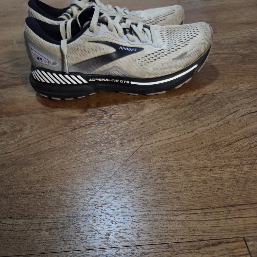 Brooks Adrenaline GTS 23 Women’s Running Shoes Size 6